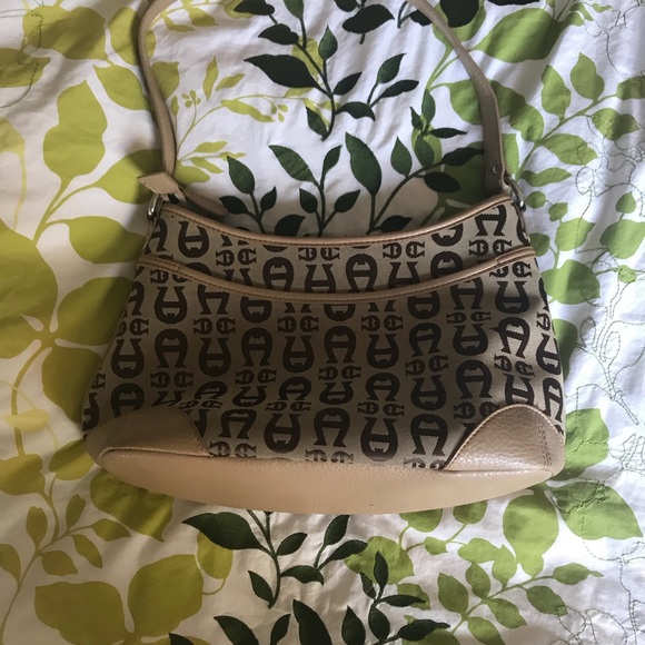 👜ETIENNE AIGNER signature bag. - Picture 2 of 6